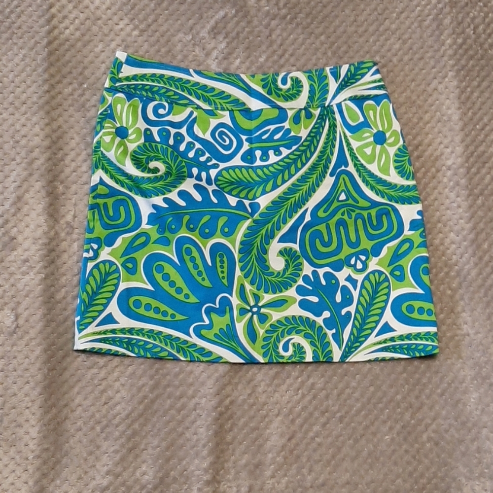 Skirting around skirt size 6